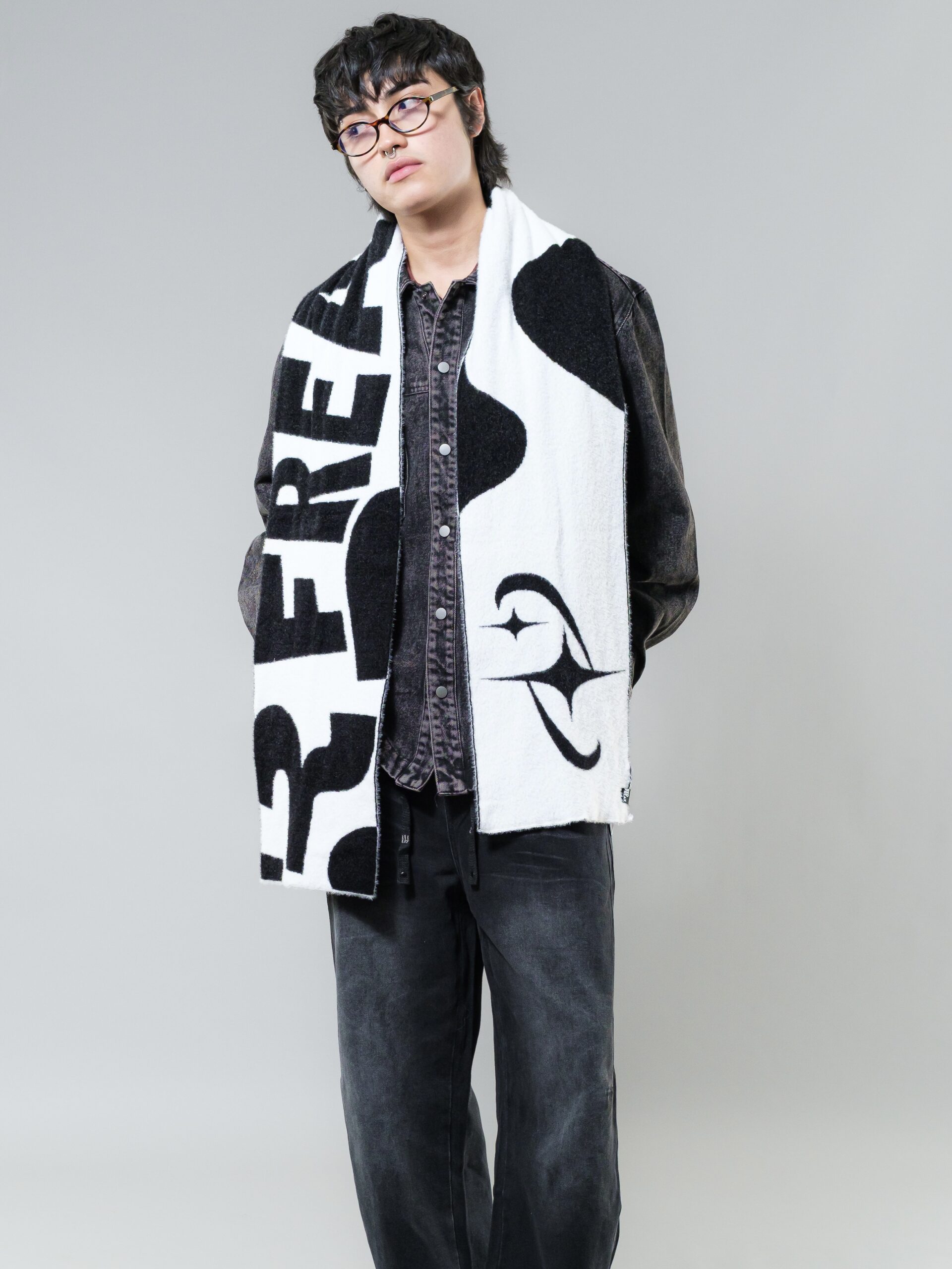producto felipe-227 BUFANDA FREAK LOGO - Imagen 1
